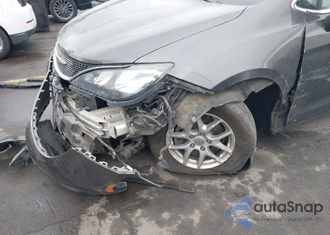 2020 Chrysler Voyager Lxi z USA, uszkodzony, nr VIN 2C4RC1DG8LR265156